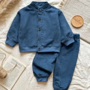 Conjunto azul liso casual con botones