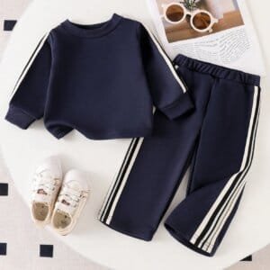 Conjunto casual azul marino sudadera y pantalón cómodo