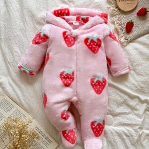 Pijama esponjosa rosa pálido con fresas