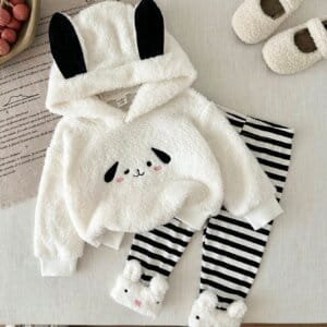 Conjunto peluche blanco negro capucha pantalón rayas