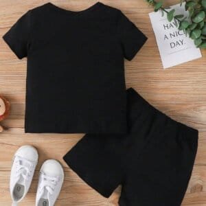 Camiseta shorts letras negro estilo urbano cómodo