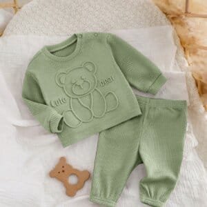 Conjunto verde tejido con sudadera y pantalón térmico