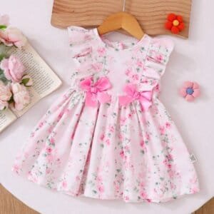 Vestido floral rosa con volantes y lazo