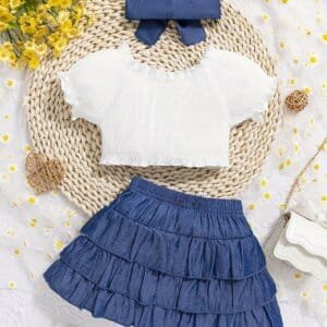 Conjunto azul y blanco con falda en capas