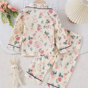 Pijama multicolor con estampado floral y conejo