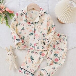 Pijama multicolor con estampado floral y conejo