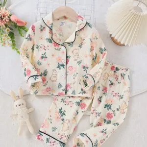 Pijama multicolor con estampado floral y conejo