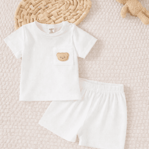 Conjunto blanco suave con bordado de oso