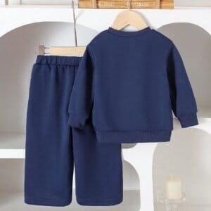 Conjunto elegante azul real con flores bordadas