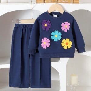 Conjunto elegante azul real con flores bordadas