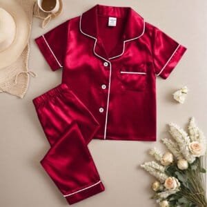 Pijama burdeos satén con líneas en contraste