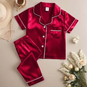 Pijama burdeos satén con líneas en contraste