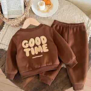 Conjunto sudadera café integral con pantalón cómodo